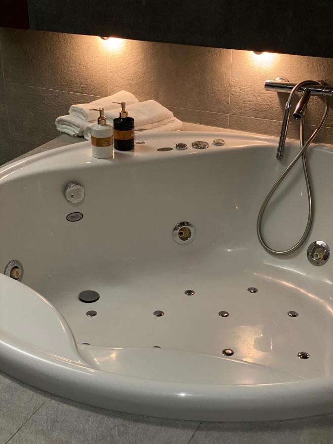 Family & Business Sauna Apartments Klonowa Nad Zalewem, Unikat Spa Kielce Eksteriør bilde